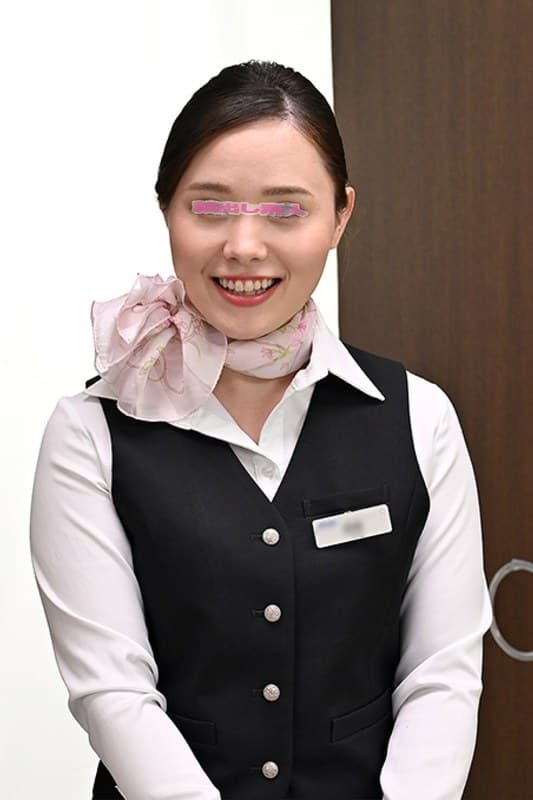 『しごいてしゃぶってヌキまくり！！大手航空会社勤務の憧れのキャビンアテンダントが無数に生えた壁ち○ぽの即ヌキに挑戦！黒パンスト美脚CAうみかさん』の代表画像