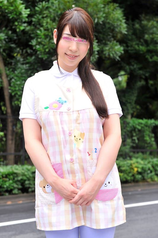 『子供が大好き！どんなときでも笑顔あふれる素人の巨乳お姉さん限定！童貞クンの夢である授乳手コキをお願いしたら心優しい新人の幼稚園の先生＆保母さんは大きなおっぱいと母性愛を刺激され筆おろしSEXしてくれるのか！？ のぞみ』の代表画像