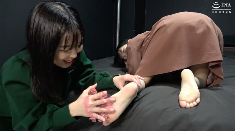 『「【レズくすぐり】美女達による私服でのくすぐり感度チェック」ADOA-096 伊織ひなの＆杉崎みさき 1』の代表画像