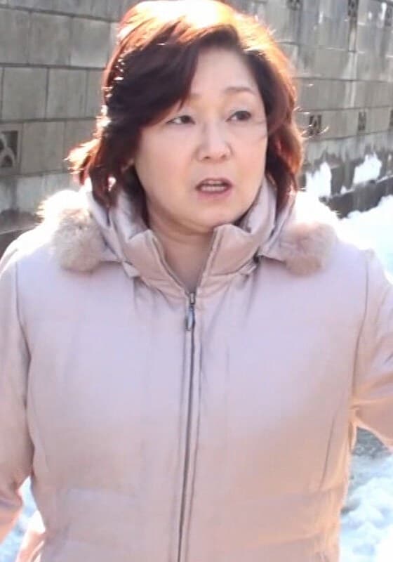 『地方の農家で働く素朴な熟女を取材とナンパしてホテルに！性生活を赤裸々に語る熟女になし崩しの中出しSEX！』の代表画像