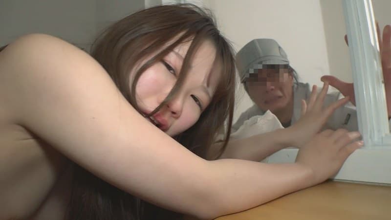 『交通刑務所の模範生！面会中の父の前で刑務官が娘に対して限度を超えたエッチな悪戯！』の代表画像