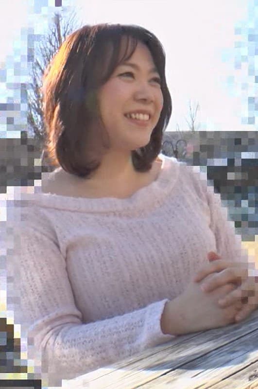 『喘ぎ声が可愛い熟女！どこ突かれても気持ちいい！！』の代表画像