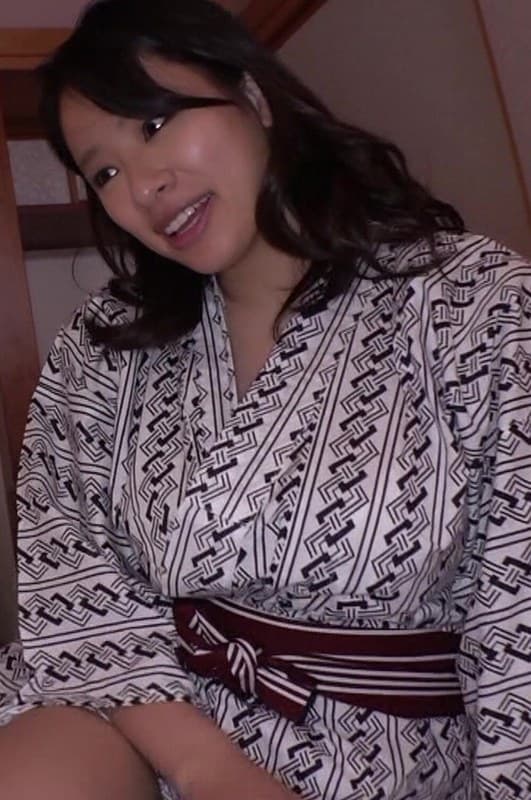 『旦那の横で爆乳奥さんをマッサージ→ハメ倒す！』の代表画像