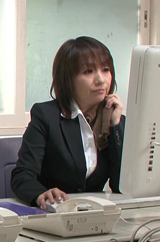 『社内でイケないことをする熟女社員』の代表画像